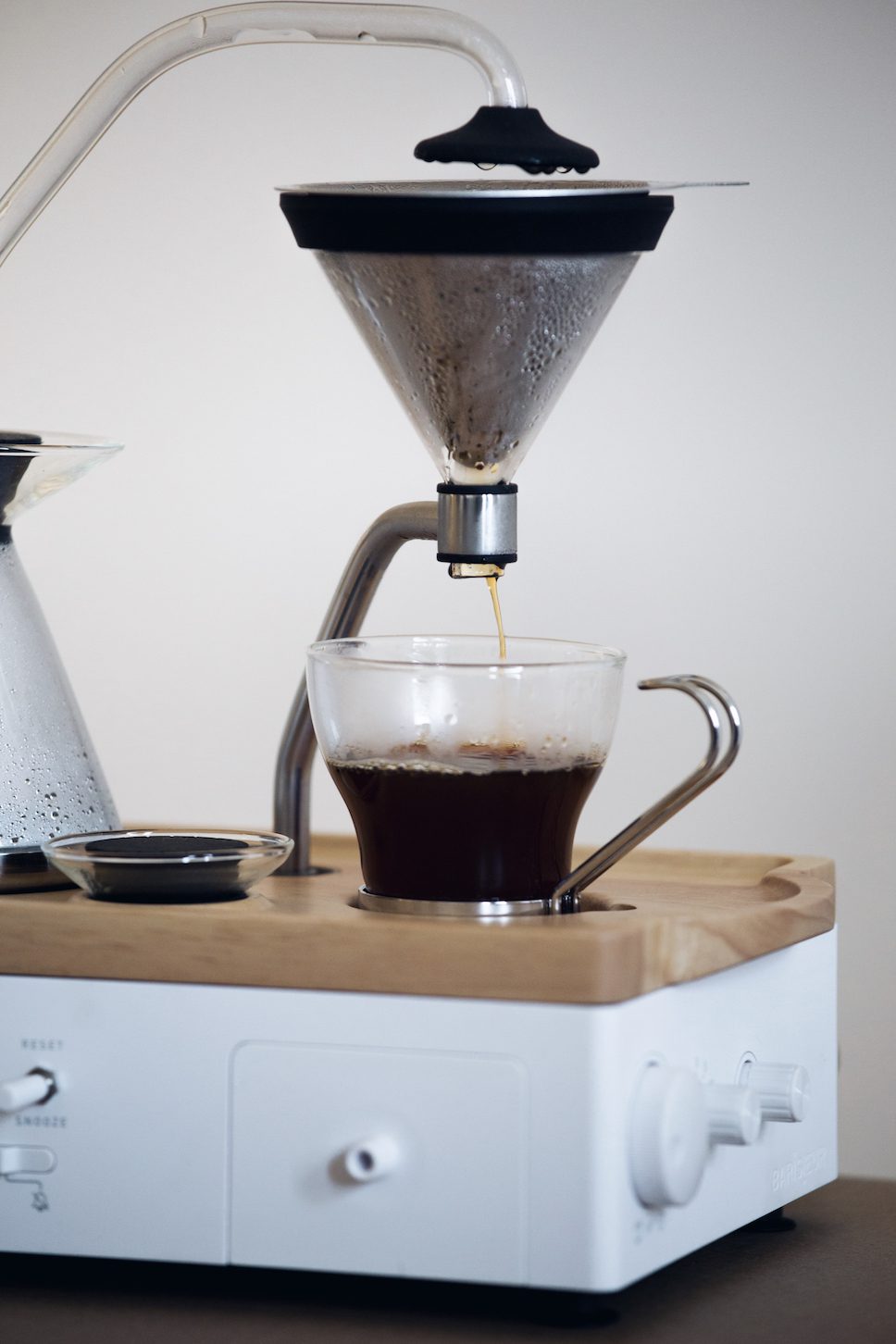 This new alarm clock prepares coffee (and tea) Joy Resolve